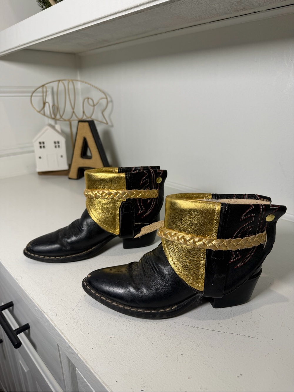 Vintage Western Ankle Boots Women's 6 Black Gold Leather Cowboy Booties Festival - Picture 1 of 8